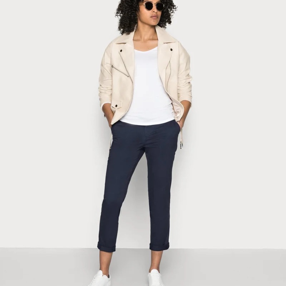 NWT Gap Girlfriend Chino